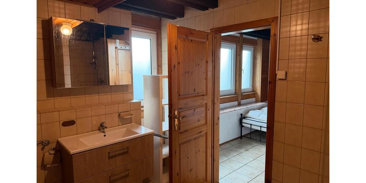 Dachgeschoßwohnung Wiehl - 2 Zimmer, 94 m&sup2;, 800&euro; | Angebot:27552043