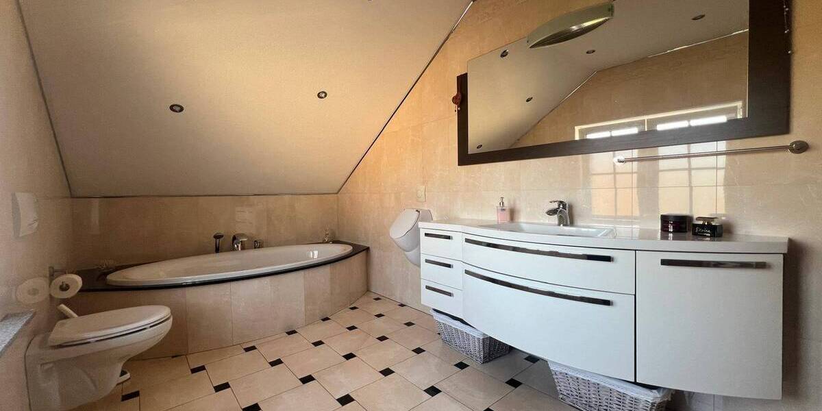 Einfamilienhaus Ruppichteroth - 5 Zimmer, 166 m&sup2;, 560.000&euro; | Angebot:25690092