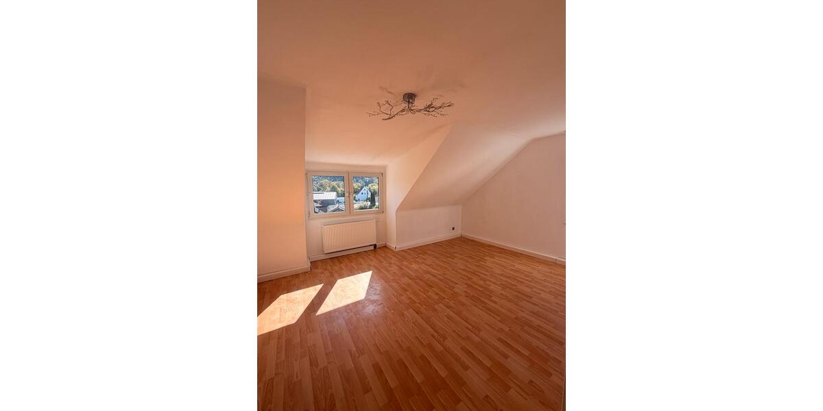 Dachgeschoßwohnung Gummersbach Berstig Süd - 3 Zimmer, 84 m&sup2;, 625&euro; | Angebot:27568626