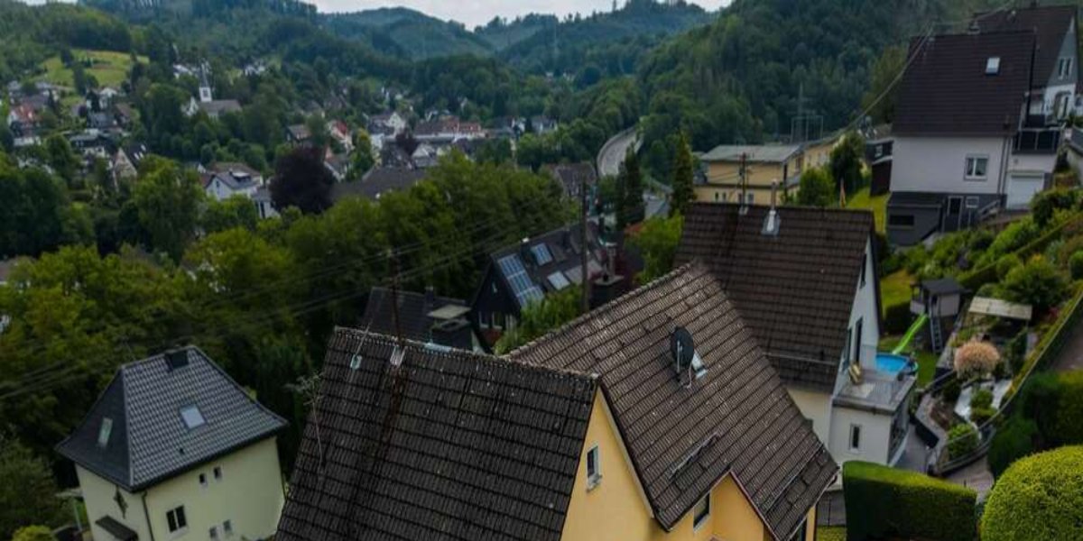 Einfamilienhaus Gummersbach Berstig Süd - 9 Zimmer, 211 m&sup2;, 380.000&euro; | Angebot:27188878
