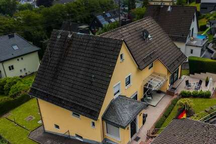 Haus Gummersbach Berstig Süd - 9 Zimmer, 211 m&sup2;, 380.000&euro; | Angebot:27188878