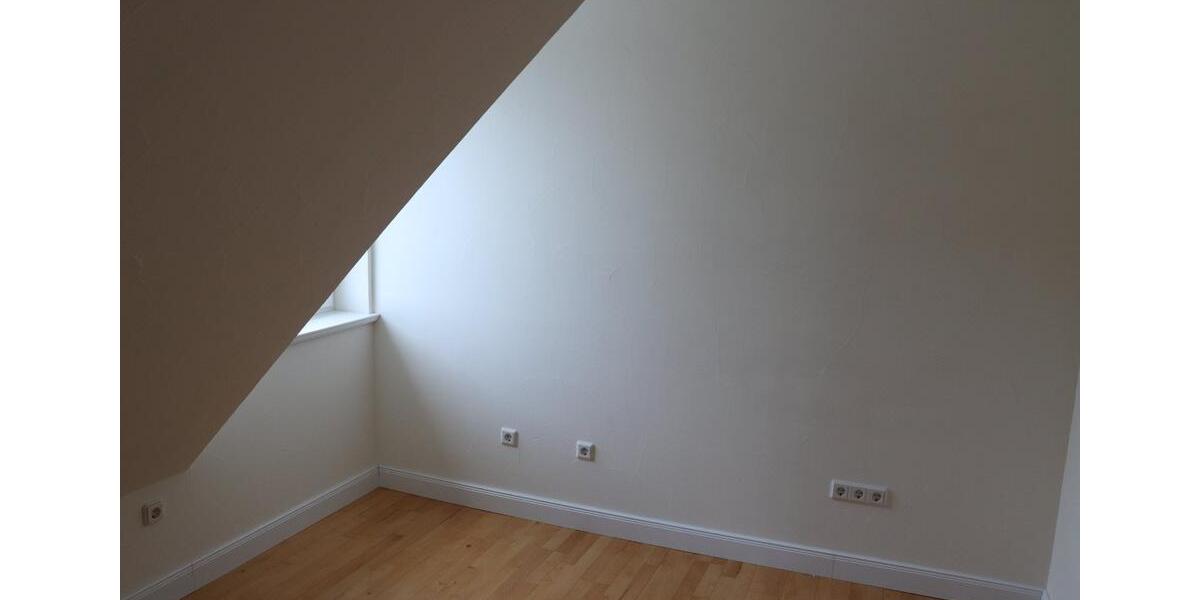 Dachgeschoßwohnung Overath - 2.5 Zimmer, 74 m&sup2;, 860&euro; | Angebot:27605581