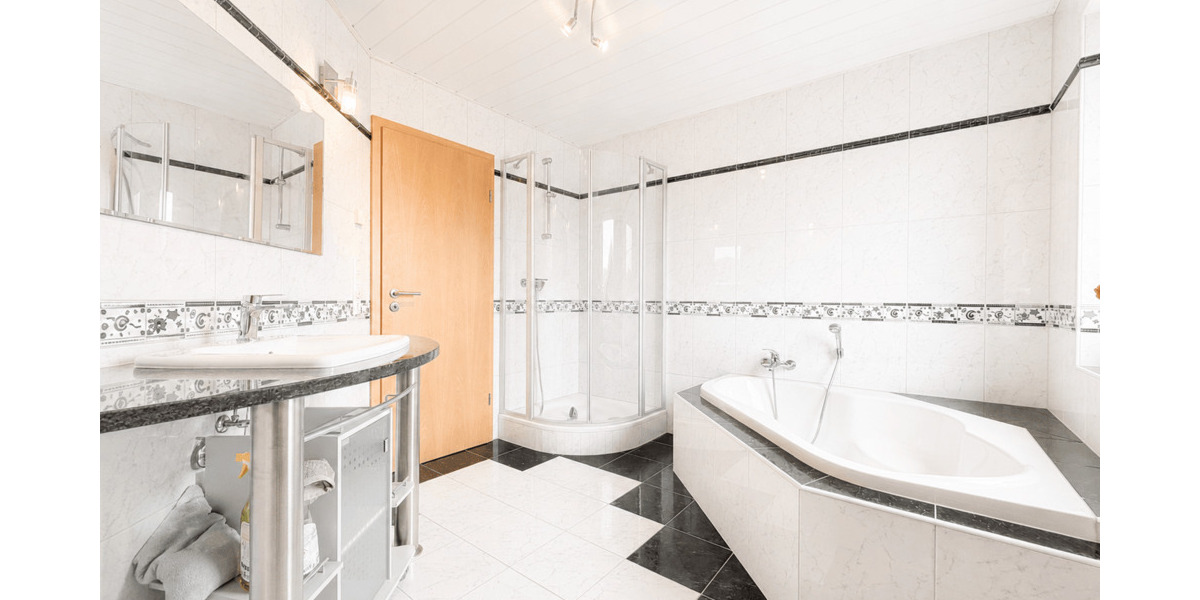 Mehrfamilienhaus, Wohnhaus Eitorf - 7 Zimmer, 270 m&sup2;, 549.000&euro; | Angebot:26874960