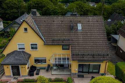 Haus Gummersbach Berstig Süd - 9 Zimmer, 215 m&sup2;, 375.000&euro; | Angebot:27535885