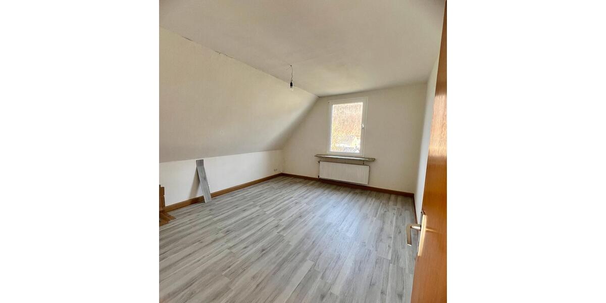 Dachgeschoßwohnung Gummersbach Berstig Süd - 3 Zimmer, 83 m&sup2;, 830&euro; | Angebot:26040287