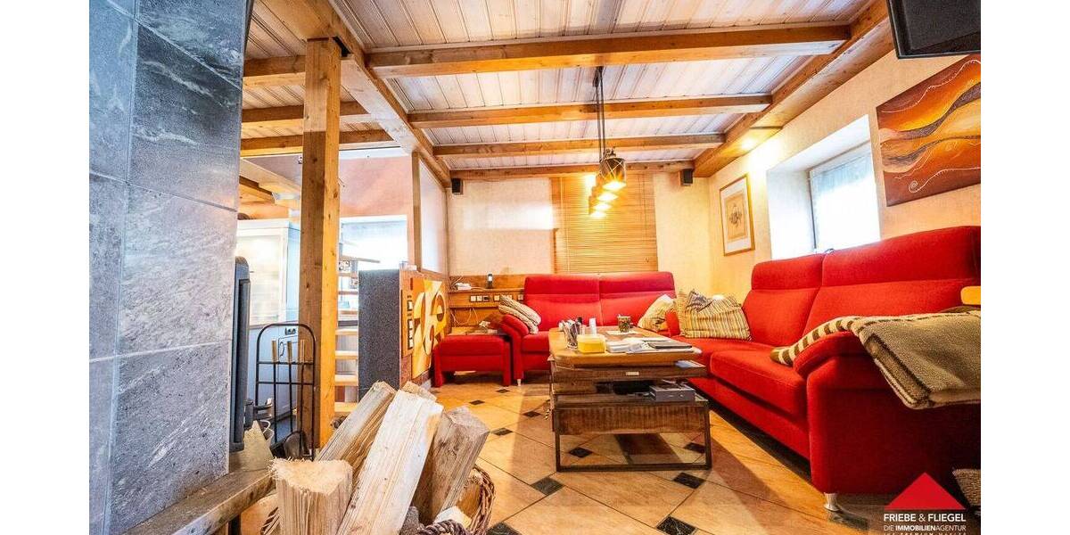 Freistehendes Einfamilienhaus mit Garage, Nebengebäuden und großem Grundstück - Einfamilienhaus Meinerzhagen | Angebot:26677309