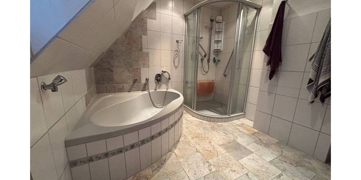 Einfamilienhaus Reichshof Eckenhagen - 7 Zimmer, 194 m&sup2;, 329.000&euro; | Angebot:25666272