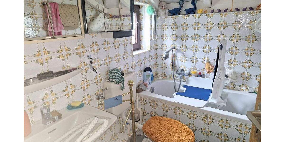 Mehrfamilienhaus, Wohnhaus Nümbrecht Breunfeld - 5 Zimmer, 138 m&sup2;, 198.000&euro; | Angebot:25698654