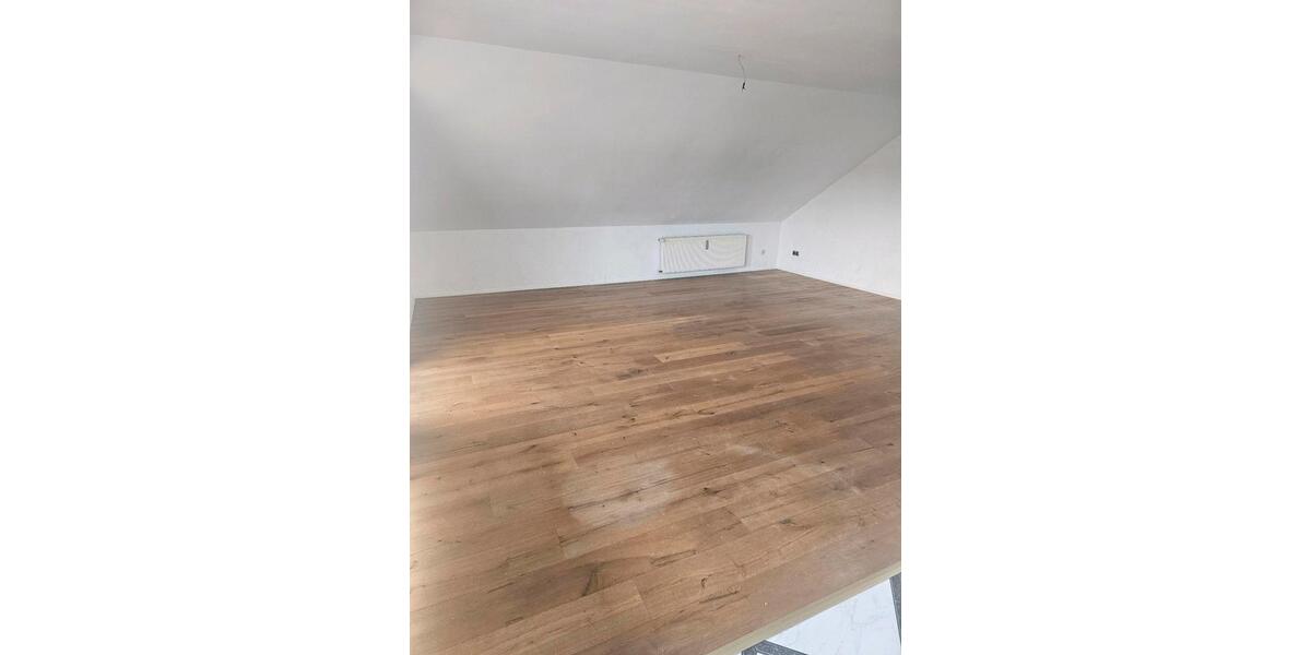 Dachgeschoßwohnung Windeck - 3 Zimmer, 85 m&sup2;, 980&euro; | Angebot:26044654