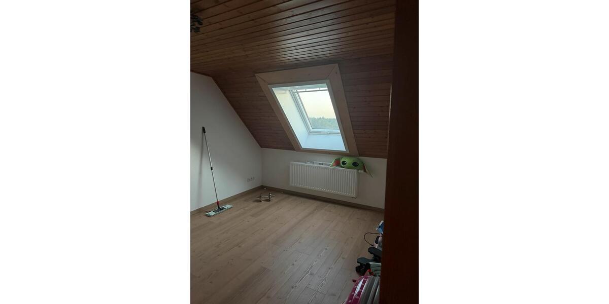 Etagenwohnung Friesenhagen - 4 Zimmer, 90 m&sup2;, 950&euro; | Angebot:27544455