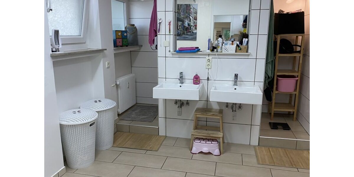 4 Zimmer, Küche, Bad, Gäste-WC, 2x Balkon SW. EGre - 4- Lüdenscheid Brügge | Angebot:27142339