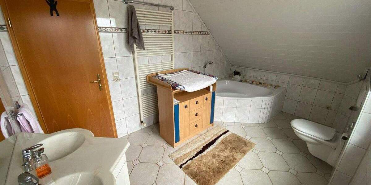 Einfamilienhaus Waldbröl - 6 Zimmer, 126 m&sup2;, 399.000&euro; | Angebot:25724184