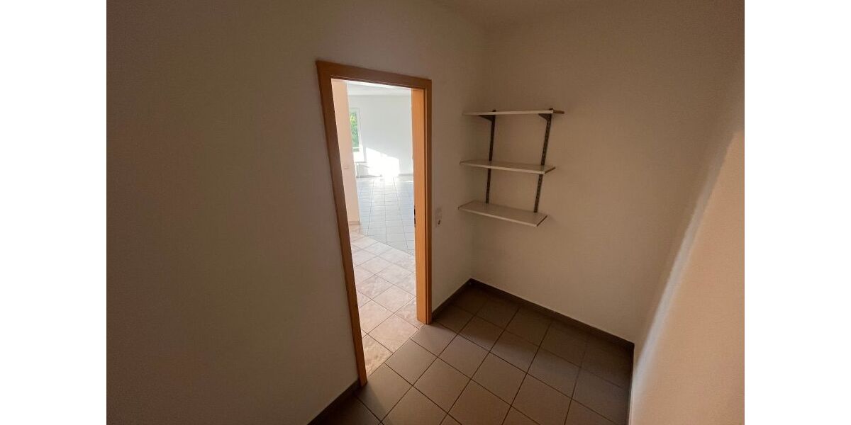 Sonnige 3,5 Z., Balkon, Küche, Diele, Bad, Gäste Bad. HWR. EGre - 3.5 Plettenberg | Angebot:25931702