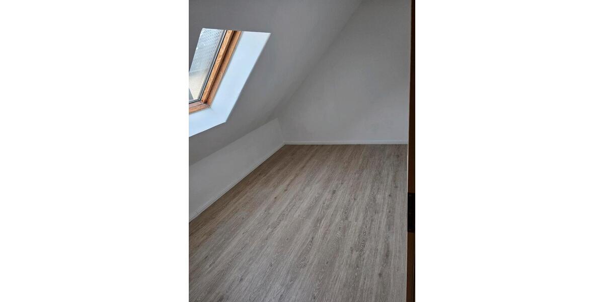 Dachgeschoßwohnung Gummersbach - 3 Zimmer, 75 m&sup2;, 750&euro; | Angebot:25862473