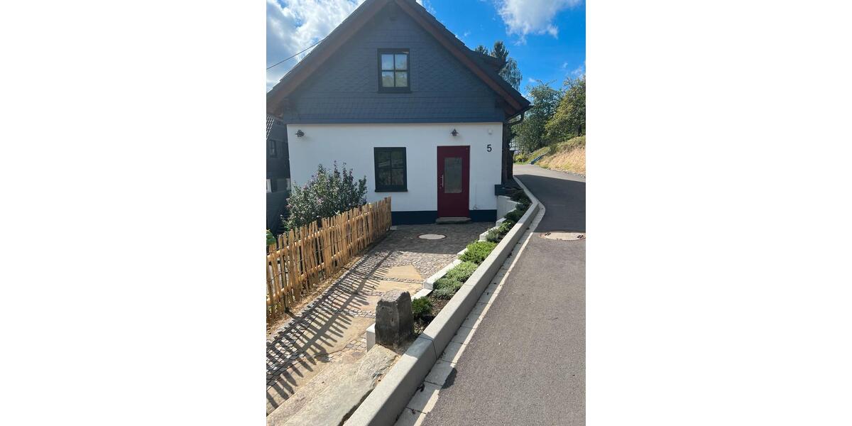 Einfamilienhaus Wiehl - 3 Zimmer, 110 m&sup2;, 1.500&euro; | Angebot:27614978