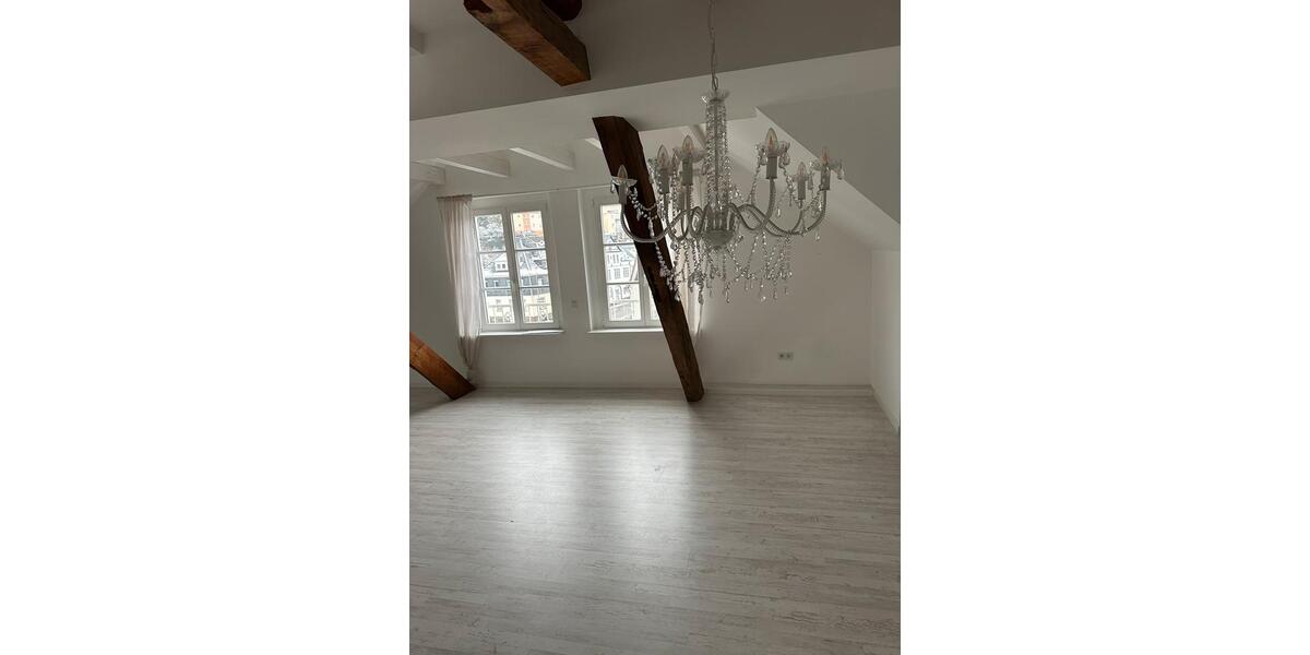 Dachgeschoßwohnung Gummersbach Berstig Süd - 4 Zimmer, 140 m&sup2;, 1.450&euro; | Angebot:25280154