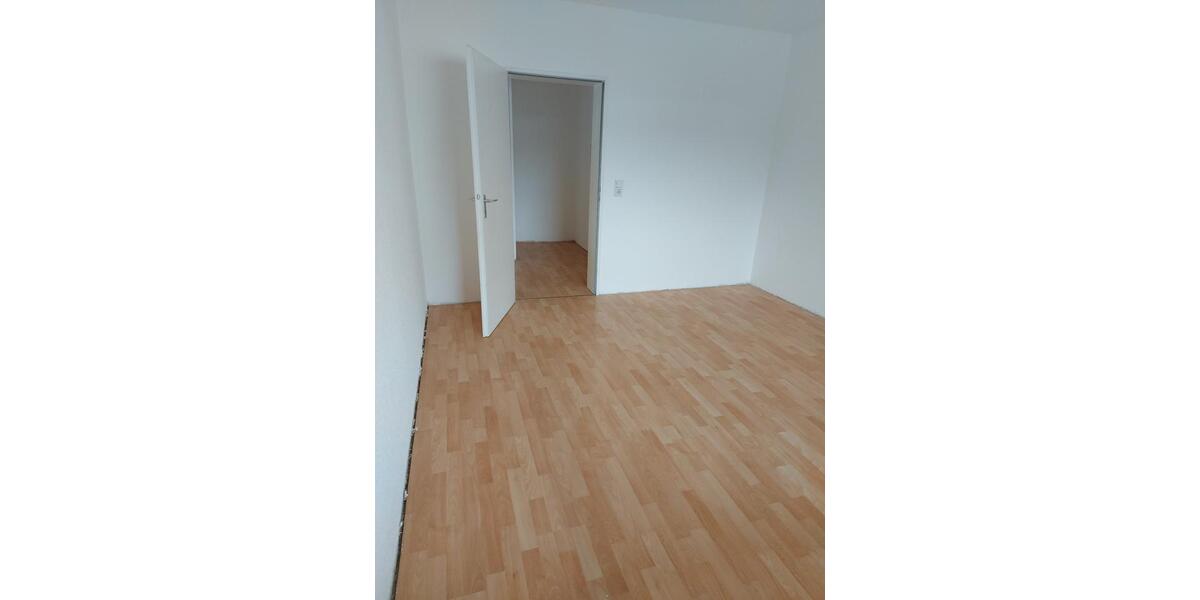 Hochparterre Gummersbach Berstig Süd - 2 Zimmer, 75 m&sup2;, 590&euro; | Angebot:25633250