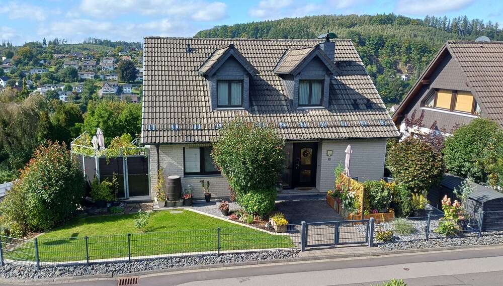 Einfamilienhaus Engelskirchen - 6 Zimmer, 140 m&sup2;, 410.000&euro; | Angebot:25801093