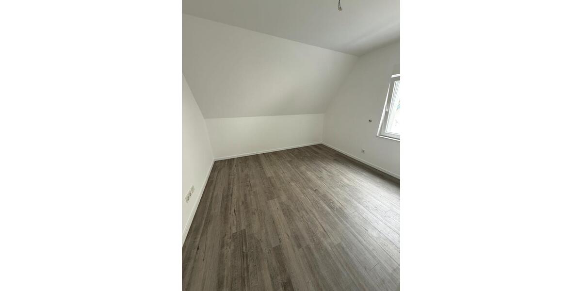 Dachgeschoßwohnung Engelskirchen - 4 Zimmer, 85 m&sup2;, 900&euro; | Angebot:27547849