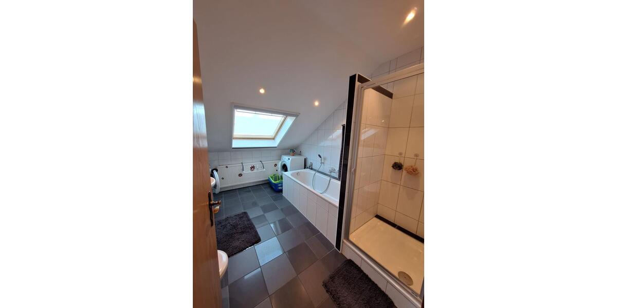 Dachgeschoßwohnung Windeck - 4 Zimmer, 117 m&sup2;, 1.050&euro; | Angebot:25805573