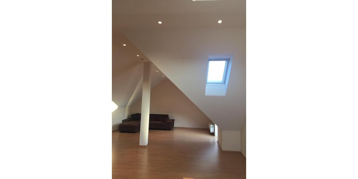 Dachgeschoßwohnung Wermelskirchen - 2.5 Zimmer, 95 m&sup2;, 690&euro; | Angebot:27553729