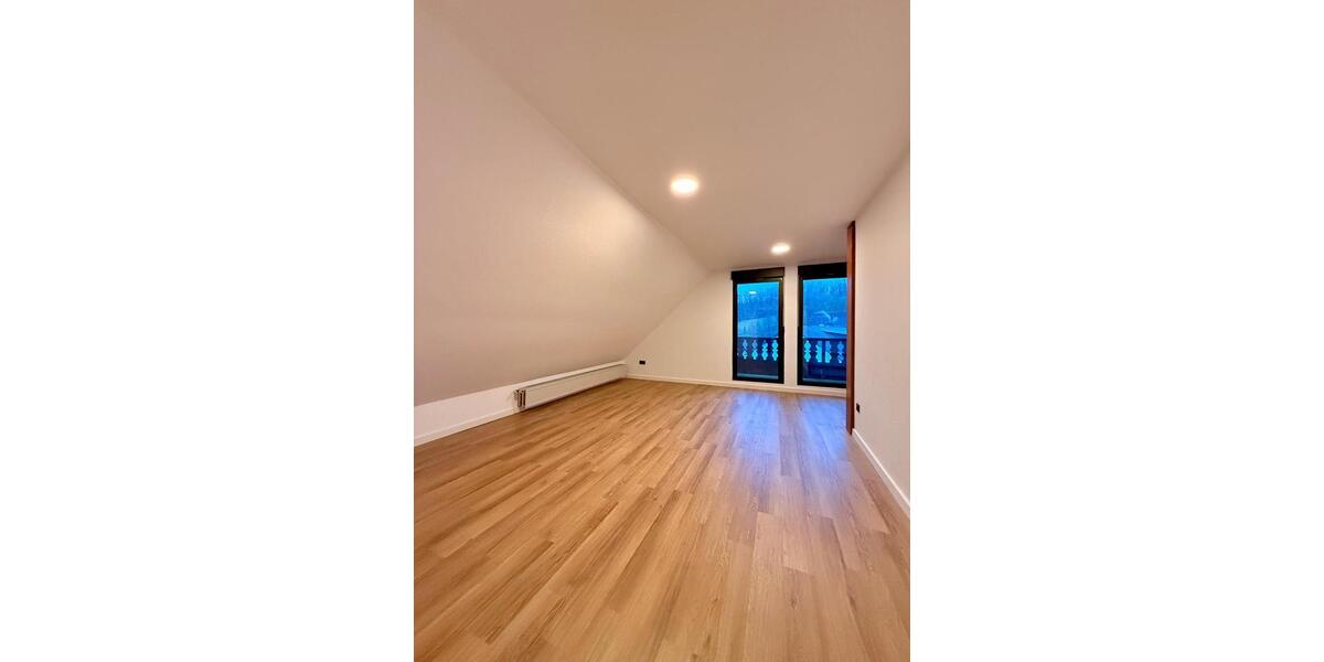 Dachgeschoßwohnung Attendorn - 2 Zimmer, 93 m&sup2;, 700&euro; | Angebot:25514531