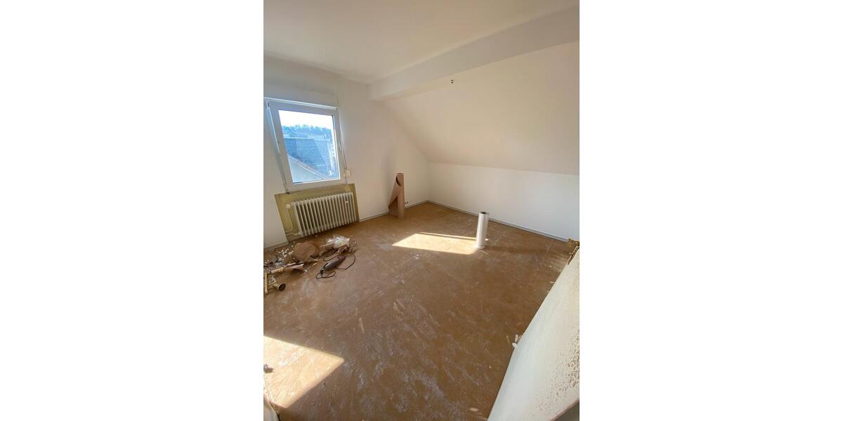 Dachgeschoßwohnung Gummersbach - 2.5 Zimmer, 65 m&sup2;, 550&euro; | Angebot:25904682