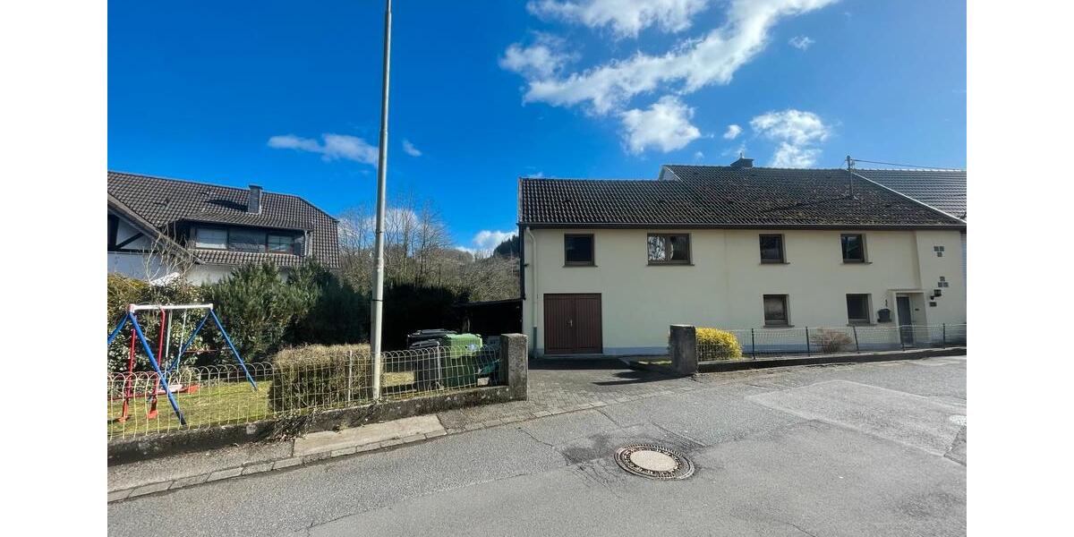Einfamilienhaus Gummersbach Berstig Süd - 7 Zimmer, 158 m&sup2;, 179.000&euro; | Angebot:23705573