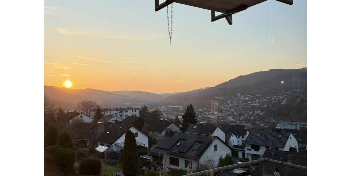 Sonnige 3,5 Z., Balkon, Küche, Diele, Bad, Gäste Bad. HWR. EGre - 3.5 Plettenberg | Angebot:25931702