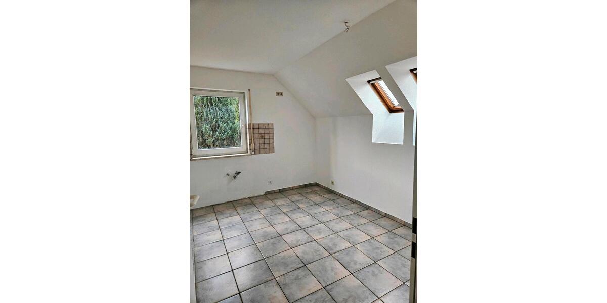 Dachgeschoßwohnung Overath - 4 Zimmer, 83 m&sup2;, 800&euro; | Angebot:25961541