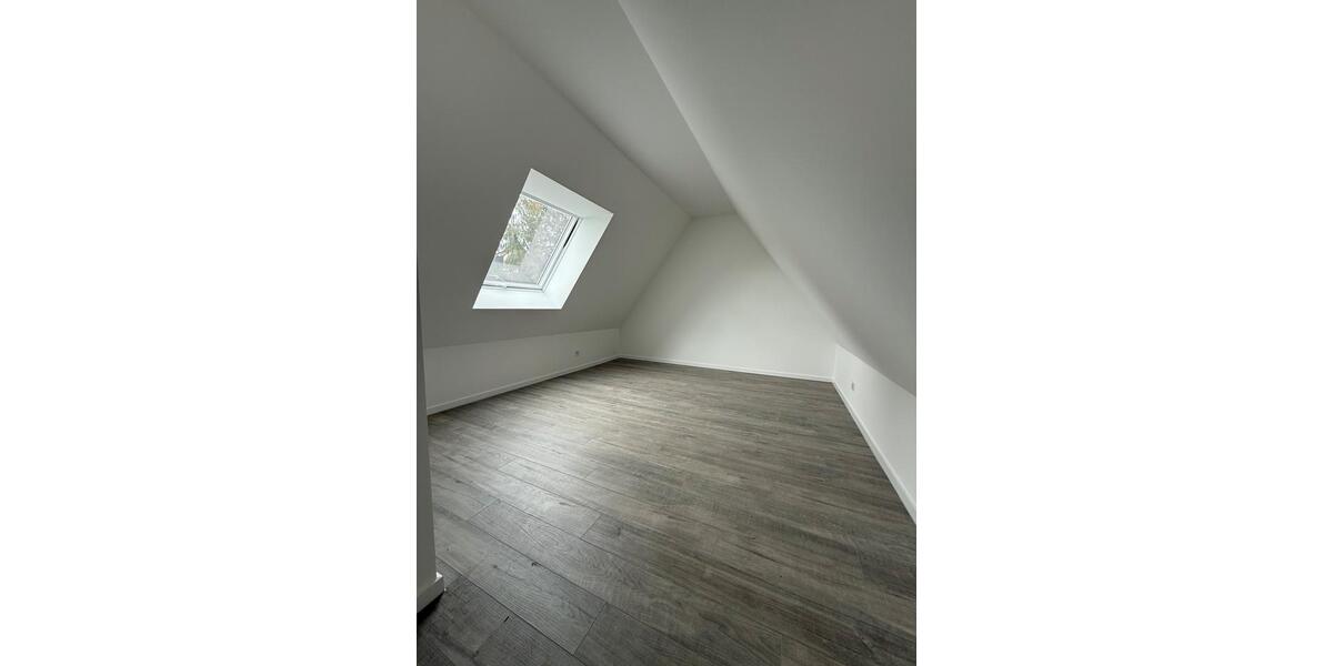 Dachgeschoßwohnung Engelskirchen - 4 Zimmer, 85 m&sup2;, 900&euro; | Angebot:27547849