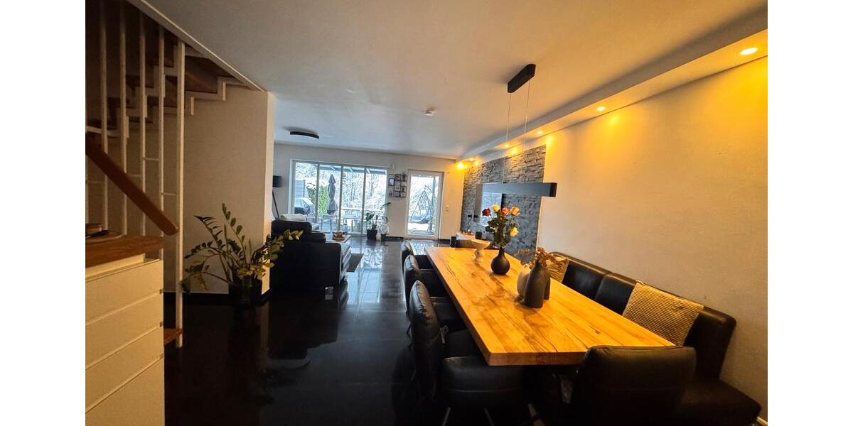 Reihenhaus Lüdenscheid Staberg - 5 Zimmer, 130 m&sup2;, 1.800&euro; | Angebot:25563053