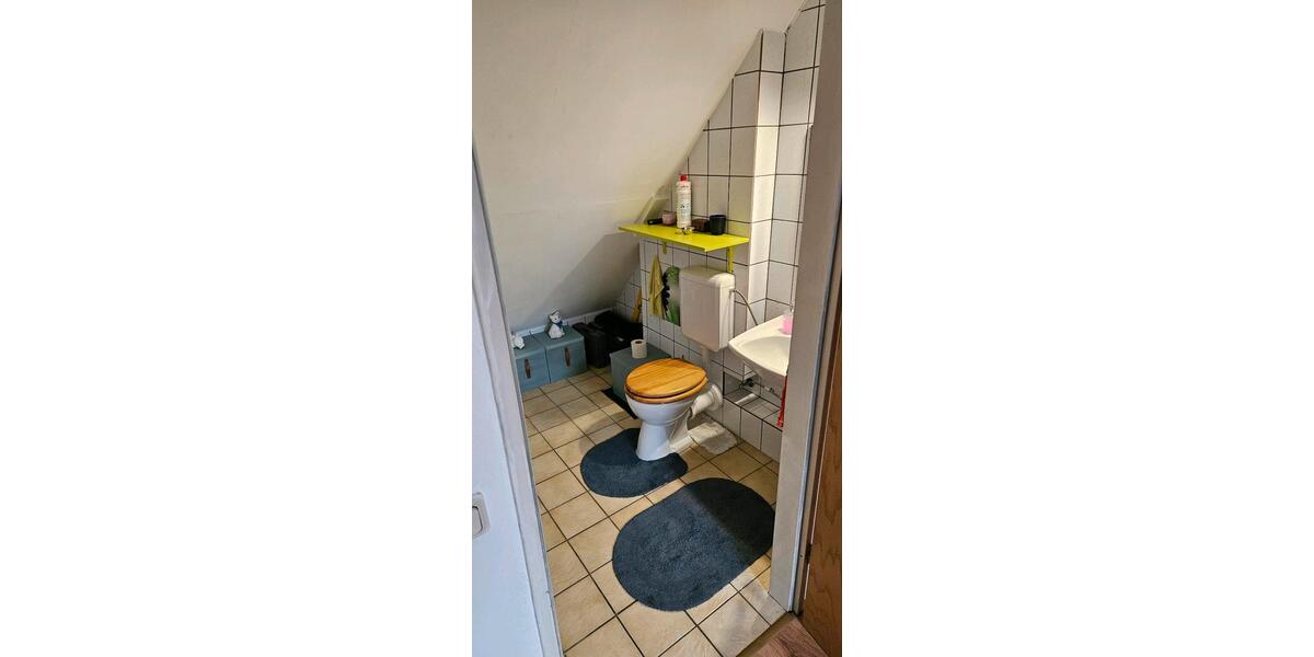 Dachgeschoßwohnung Gummersbach Berstig Süd - 1 Zimmer, 20 m&sup2;, 400&euro; | Angebot:25810556