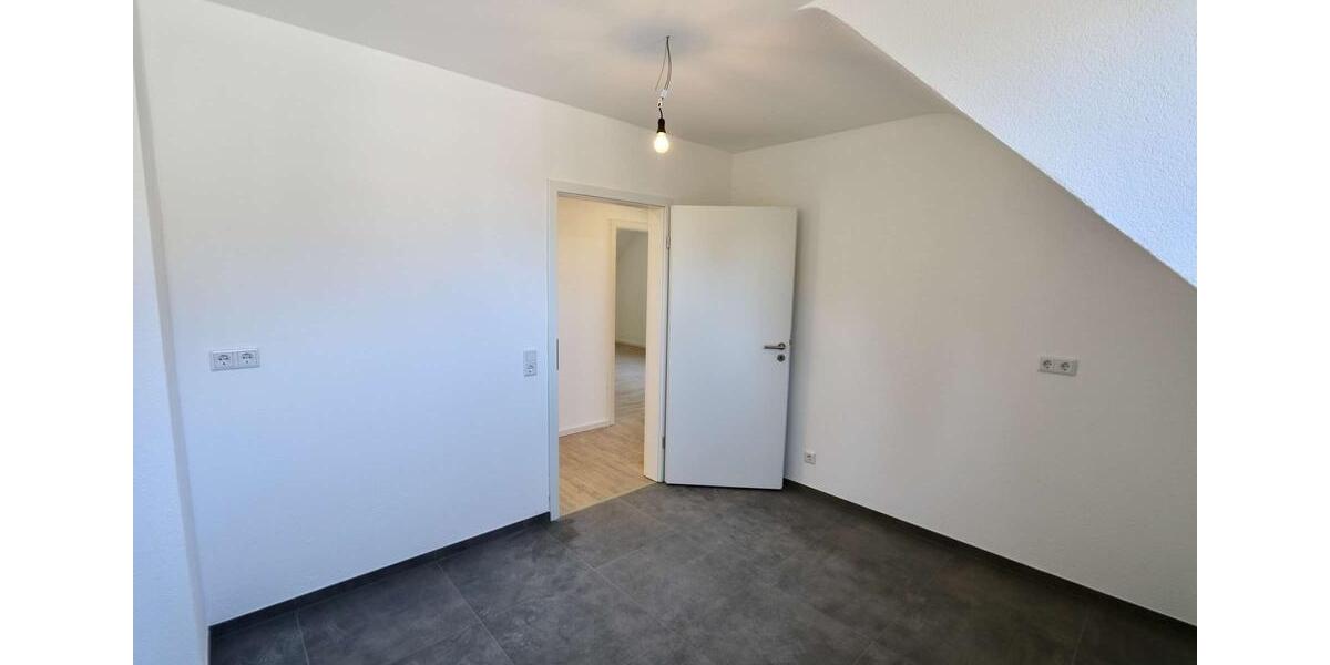 Dachgeschoßwohnung Overath - 3 Zimmer, 90 m&sup2;, 855&euro; | Angebot:25506990