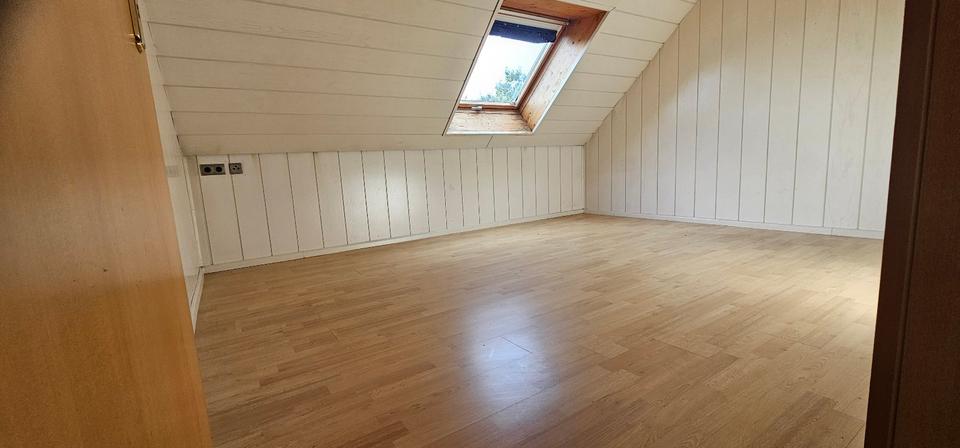 Dachgeschoßwohnung Overath - 4 Zimmer, 105 m&sup2;, 1.050&euro; | Angebot:27587217