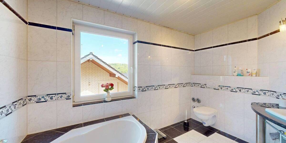 Mehrfamilienhaus, Wohnhaus Eitorf - 7 Zimmer, 270 m&sup2;, 549.000&euro; | Angebot:26874960