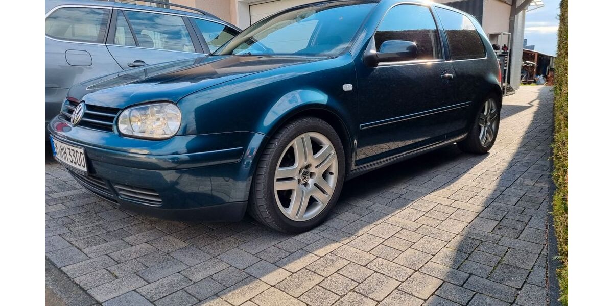 VW Golf 273.000 km 2.333 &euro; Wiehl 51674