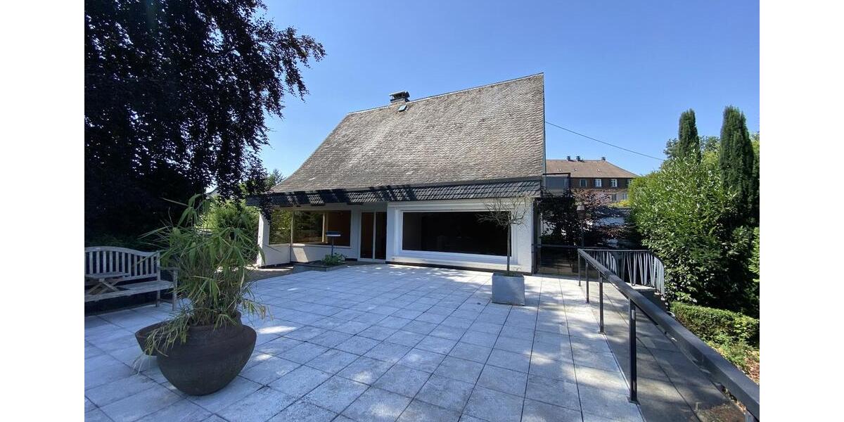 Villa Gummersbach - 6 Zimmer, 250 m&sup2;, 2.150&euro; | Angebot:25216498