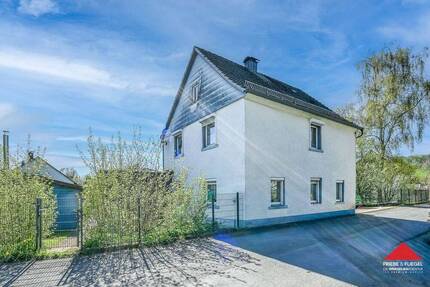 Freistehendes Einfamilienhaus mit Garage, Nebengebäuden und großem Grundstück - Haus Meinerzhagen | Angebot:26677309