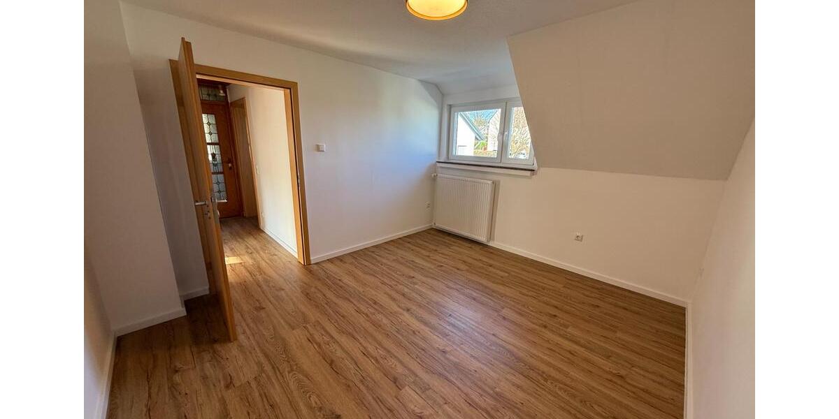 Dachgeschoßwohnung Wenden - 3 Zimmer, 75 m&sup2;, 700&euro; | Angebot:25571216