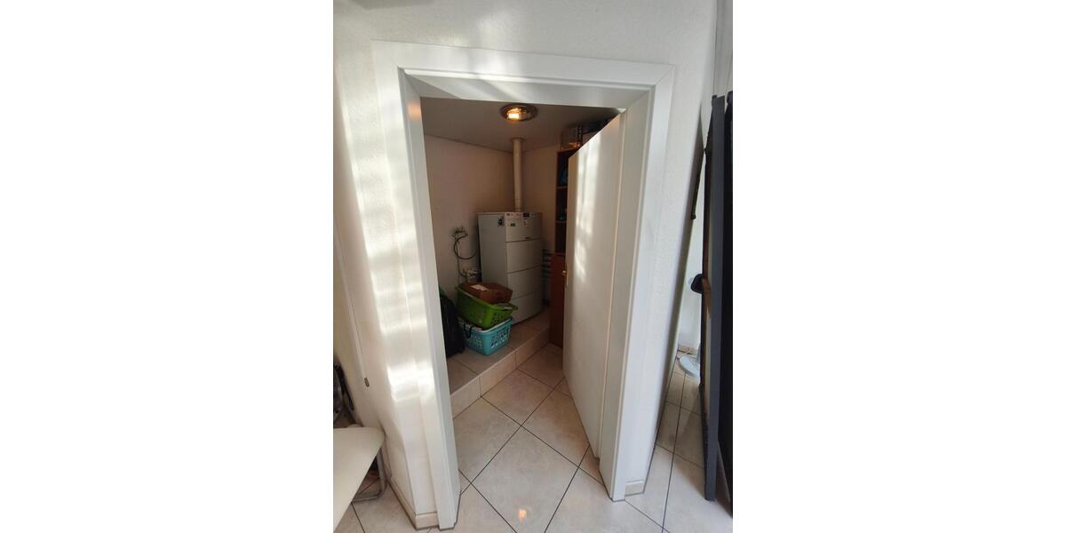 Etagenwohnung Waldbröl - 8 Zimmer, 220 m&sup2;, 1.200&euro; | Angebot:25253043