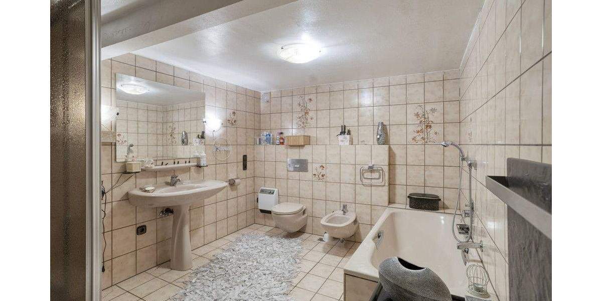 Außergewöhliches Anwesen mit mehreren Häusern mitten in der Natur - Einfamilienhaus Wipperfürth | Angebot:23973687