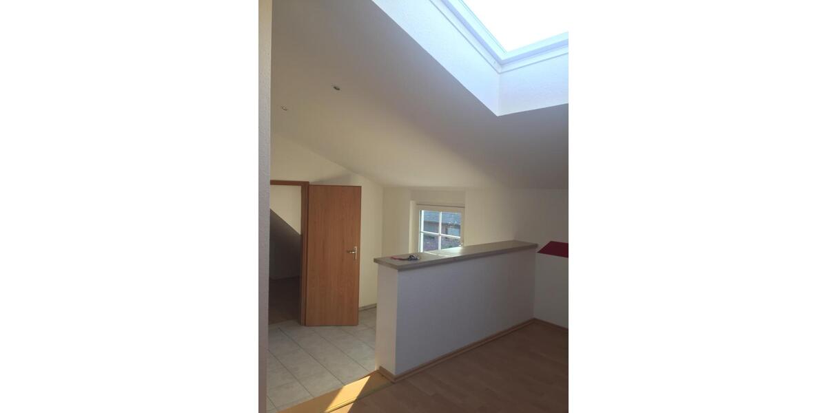 Dachgeschoßwohnung Wermelskirchen - 2.5 Zimmer, 95 m&sup2;, 690&euro; | Angebot:27553729
