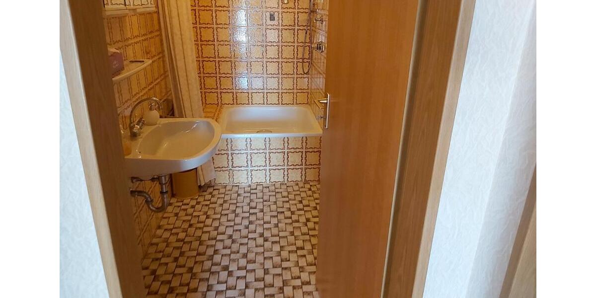 Terrassenwohnung Wermelskirchen - 5 Zimmer, 144 m&sup2;, 350.000&euro; | Angebot:27168179